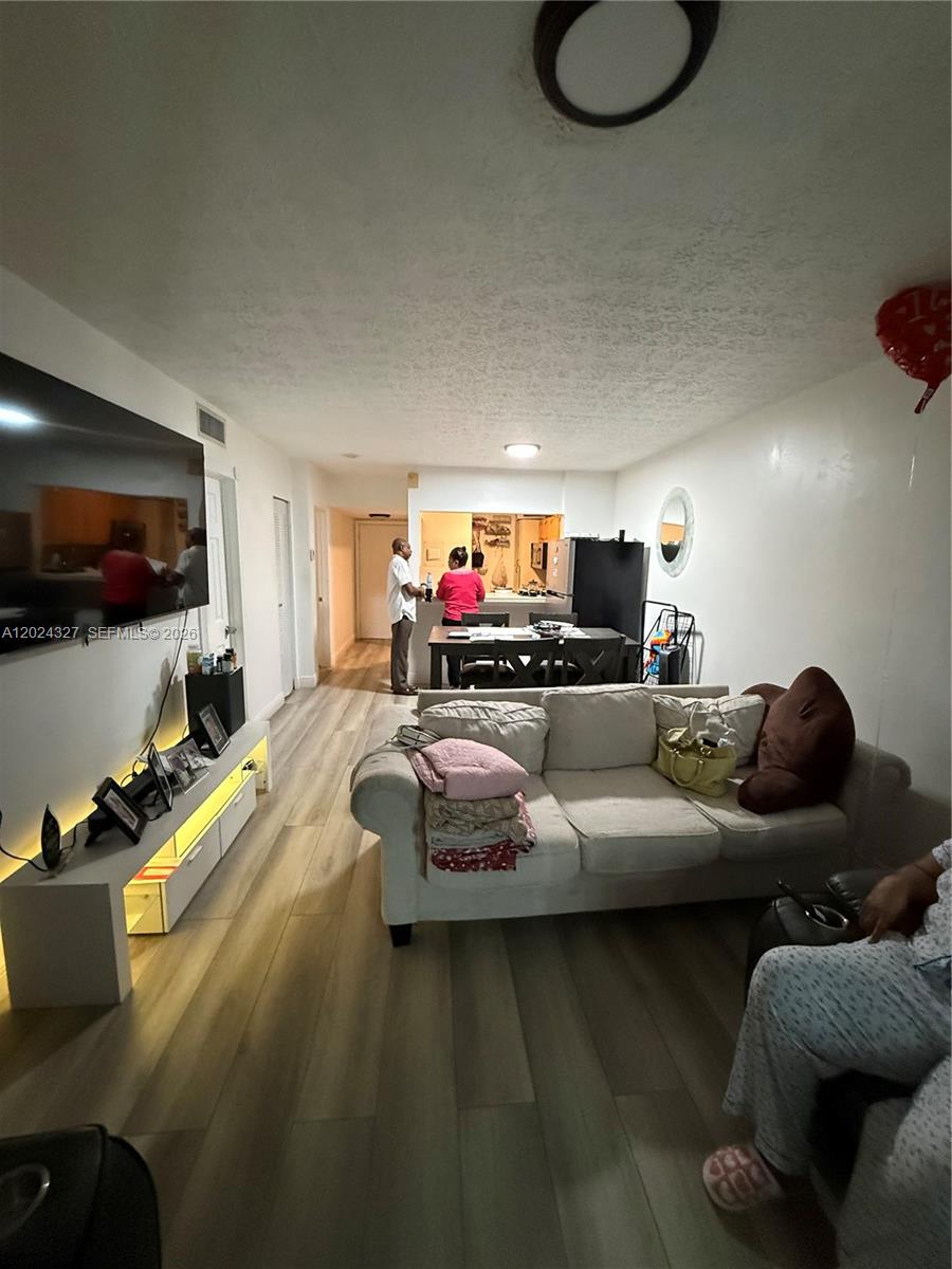 PALMETTO SPRINGS CONDO VI - Residential Lease