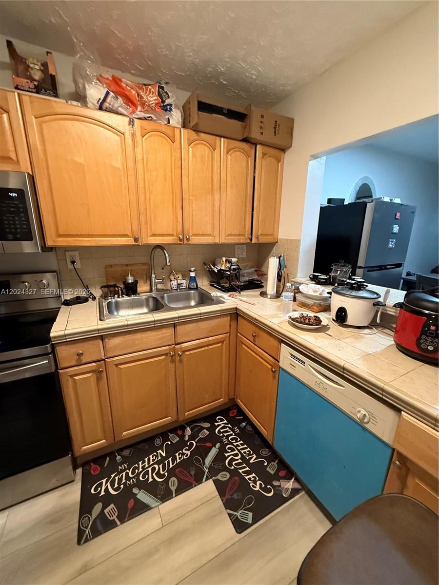 PALMETTO SPRINGS CONDO VI - Residential Lease
