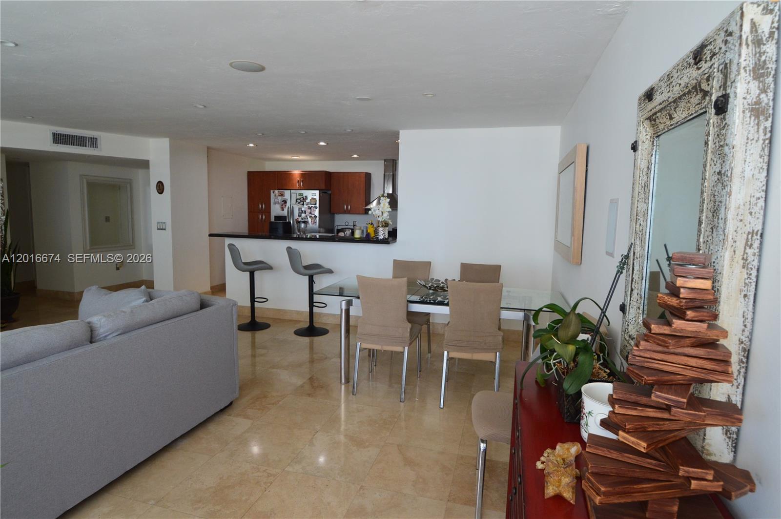 COMMODORE PLAZA CONDO - Residential