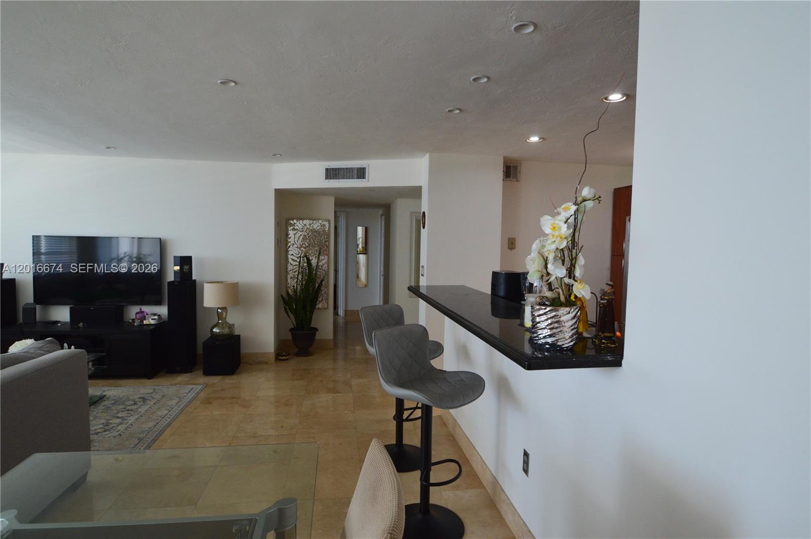 COMMODORE PLAZA CONDO - Residential