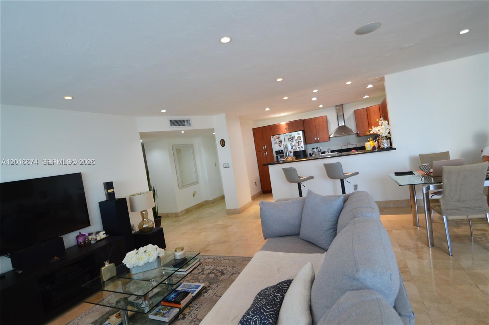 COMMODORE PLAZA CONDO - Residential