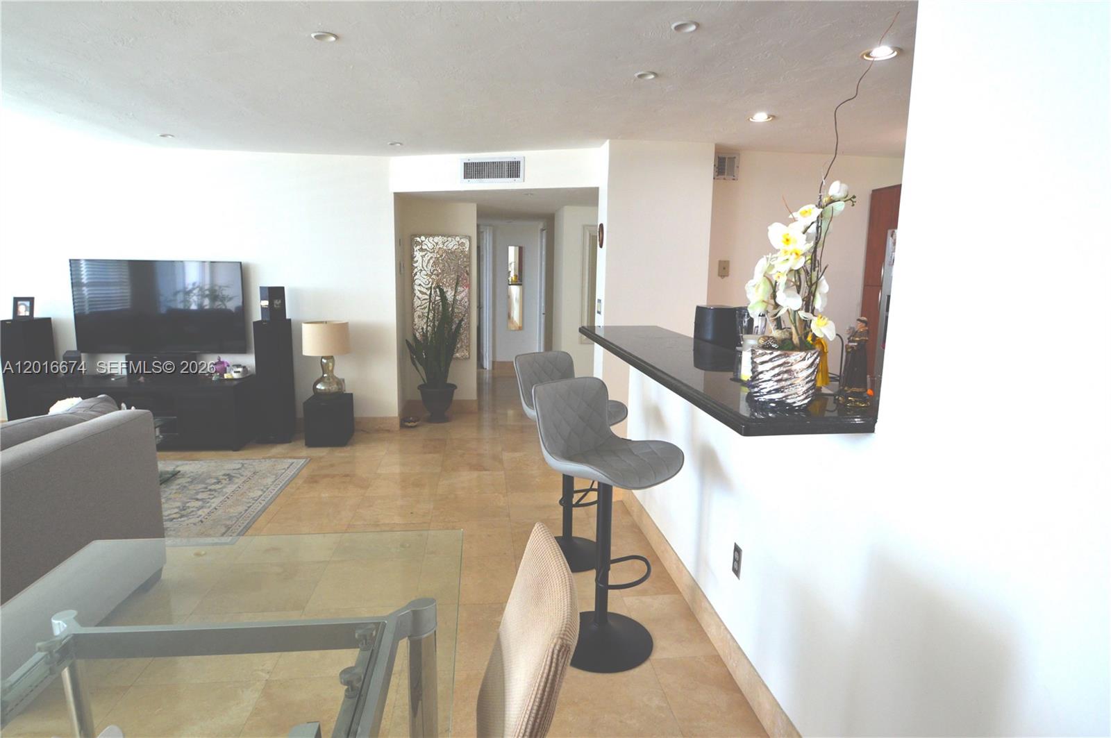 COMMODORE PLAZA CONDO - Residential
