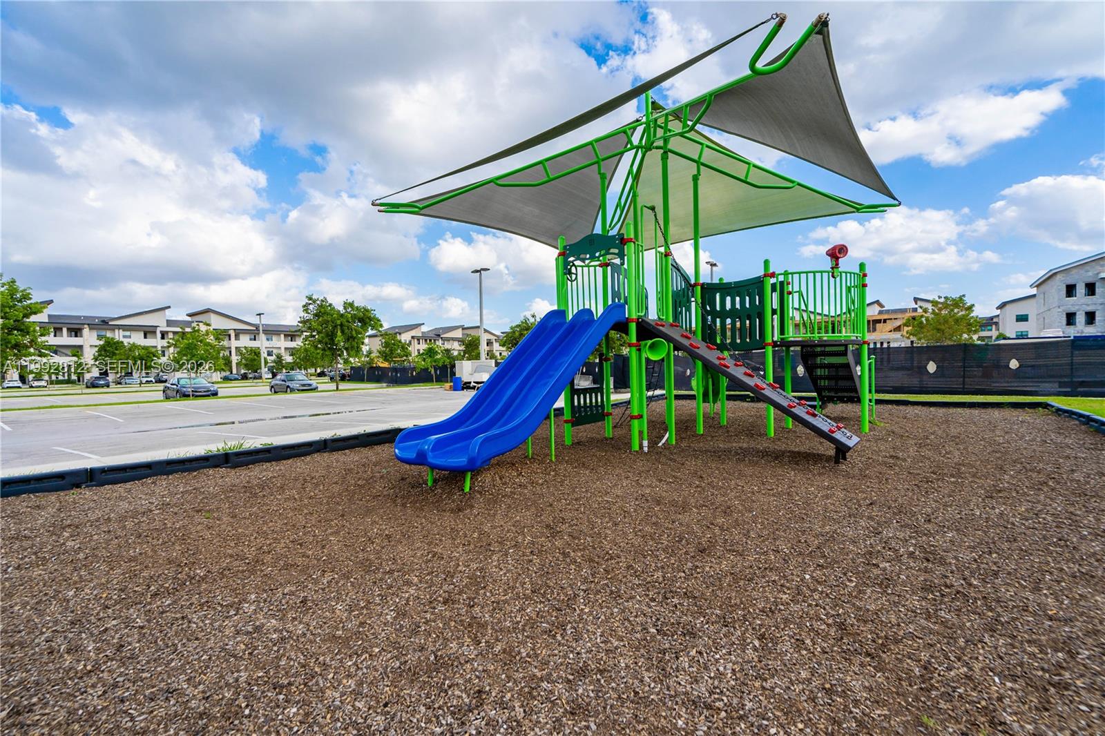 DORAL BREEZE - Residential