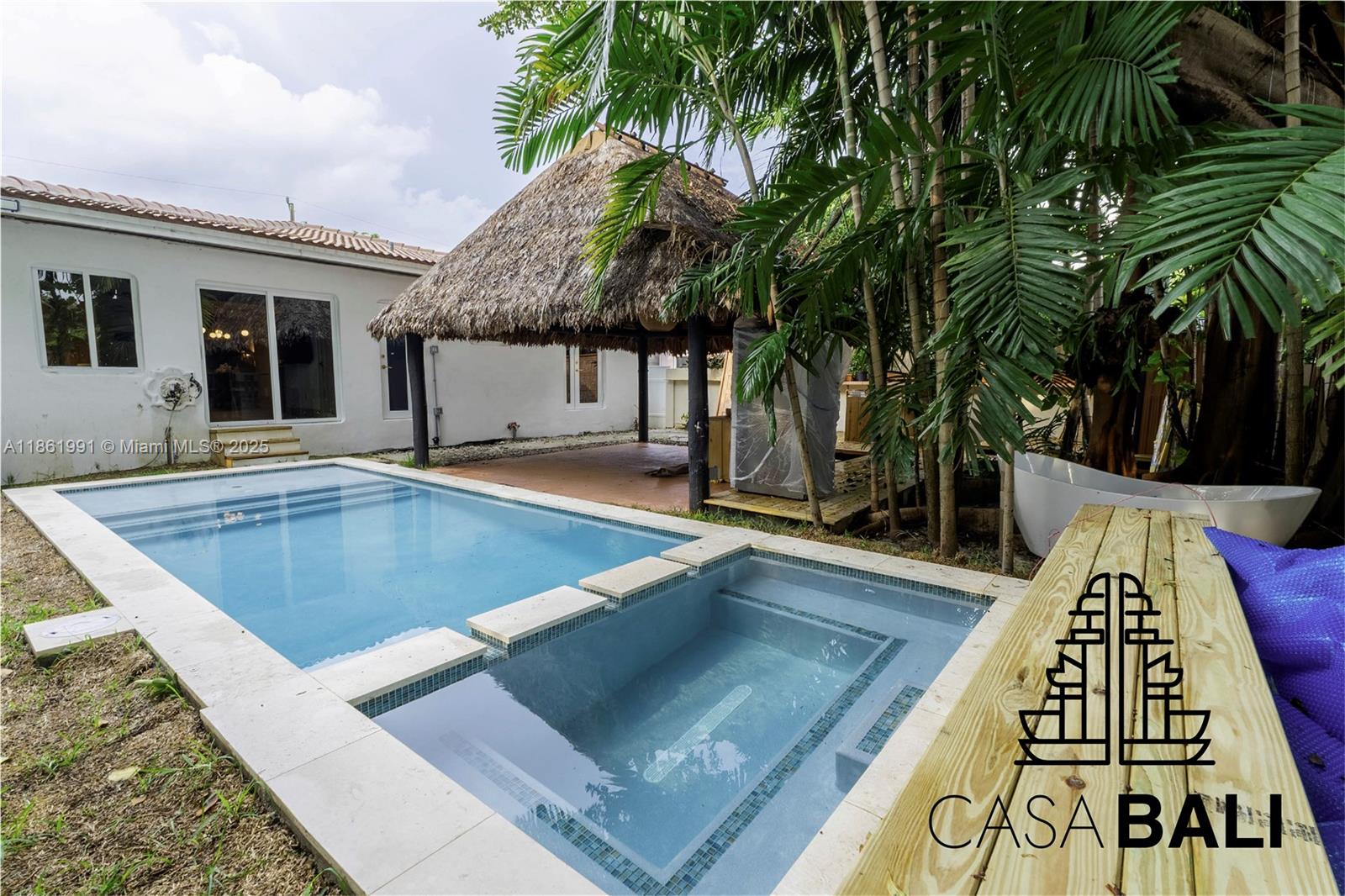 A getaway from the fast-paced life of Miami to the serene landscapes of Bali to bring the same sense of transformation, tranquility, and connection with nature into the heart of the city.
With natural textures, earthy tones, and open-air design, we crafted a space that invites you to breathe slower, live lighter, and enjoy every detail — from the sound of the trees to the warmth of the outdoor tub.