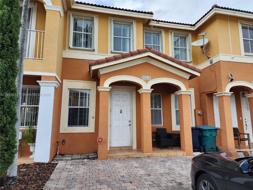 BEAUTIFUL TOWNHOUSE IN BEST AREA OF PRINCETON, UPGRADED PROPERTY WITH A NICE COVERED PATIO FOR ENJOYMENT, 3 VERY GOOD SIZE BEDROOMS, 2.5 BATHROOMS, TILE AND VINYL FLOORS, WASHER, DRYER, PARKING RIGHT IN FRONT OF THE TOWNHOUSE AND MORE...