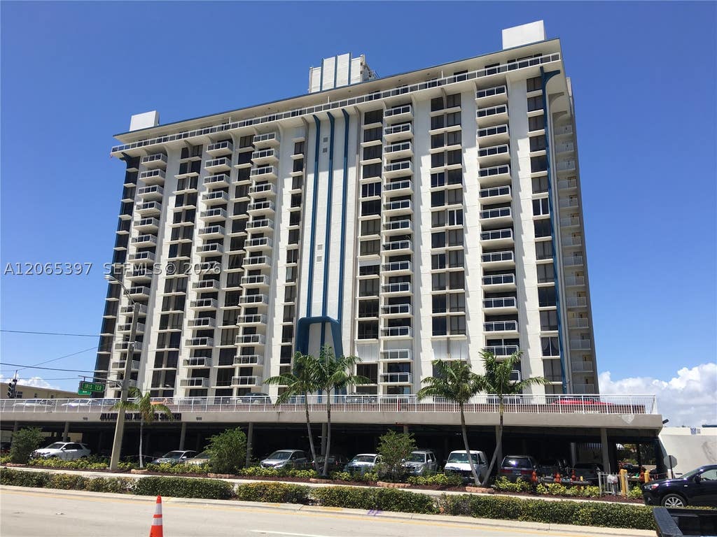 Photo of 1600 S Ocean Dr #4J, Hollywood, FL 33019 (MLS # A12065397)