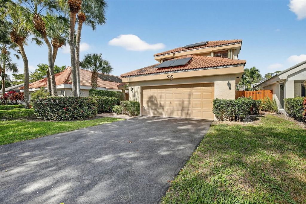 Photo of 9375 NW 18th Ct, Plantation, FL 33322 (MLS # A11996188)