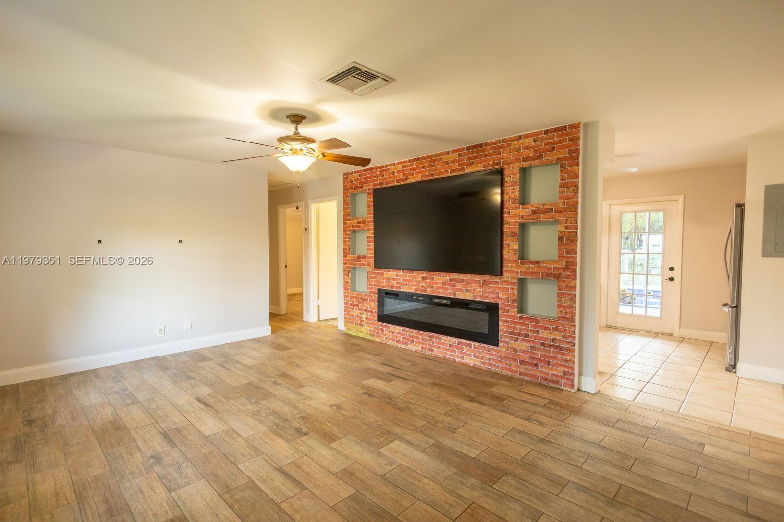 LOXAHATCHEE GROVES - Residential