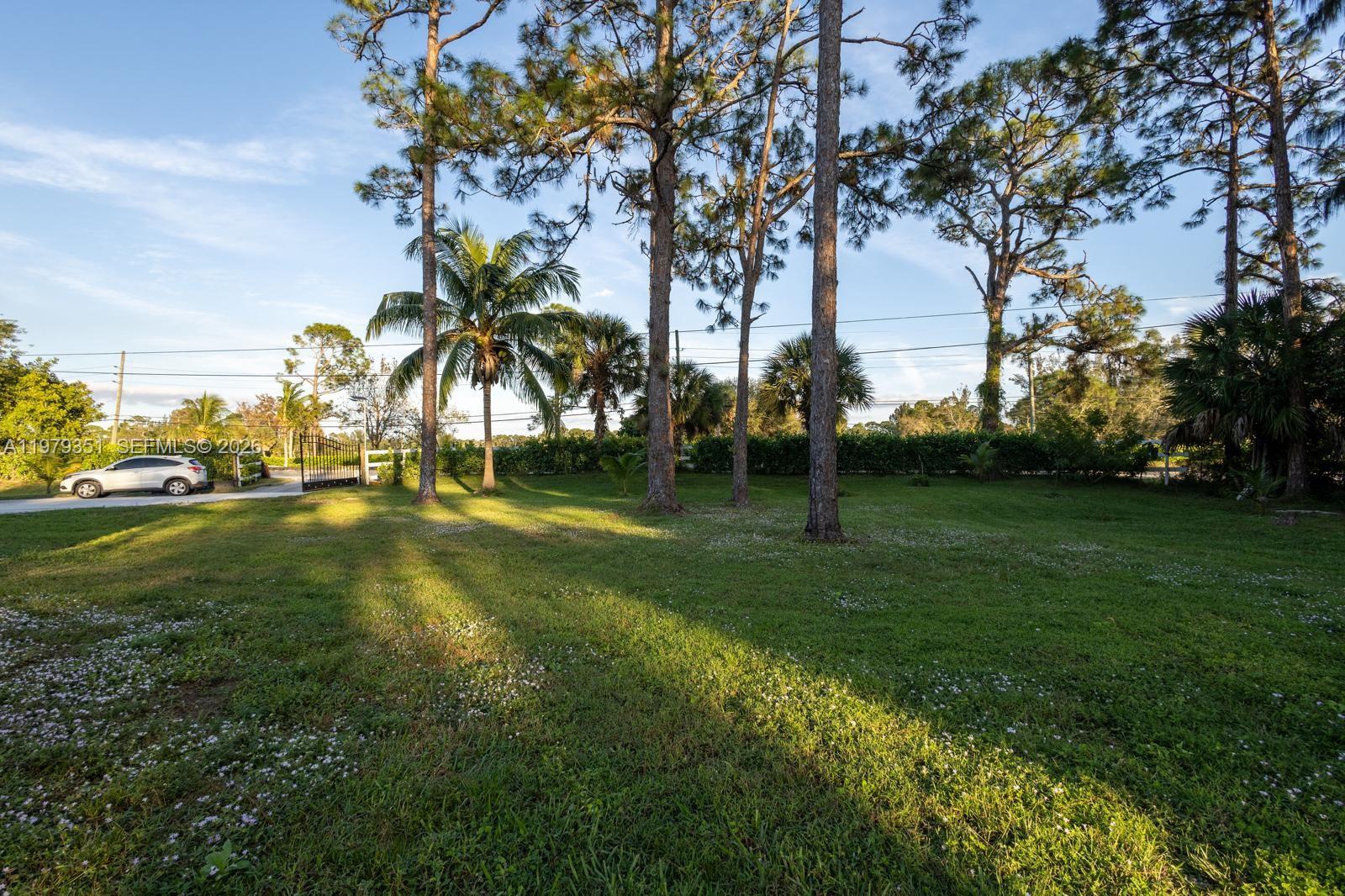 LOXAHATCHEE GROVES - Residential