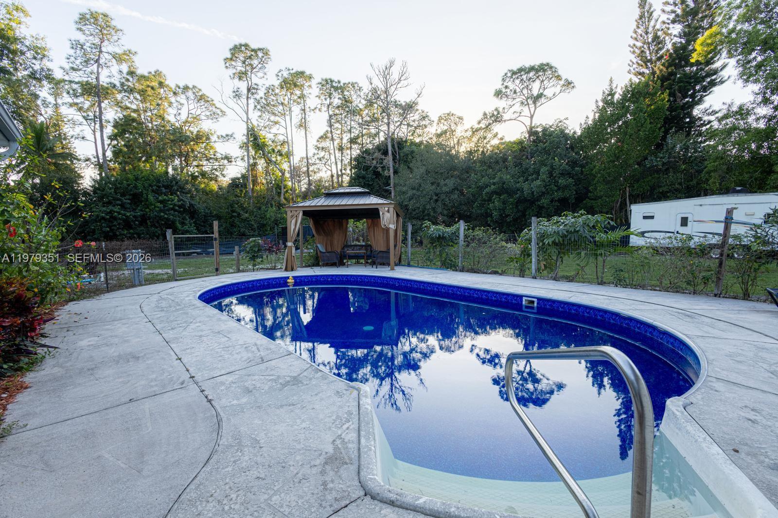 LOXAHATCHEE GROVES - Residential