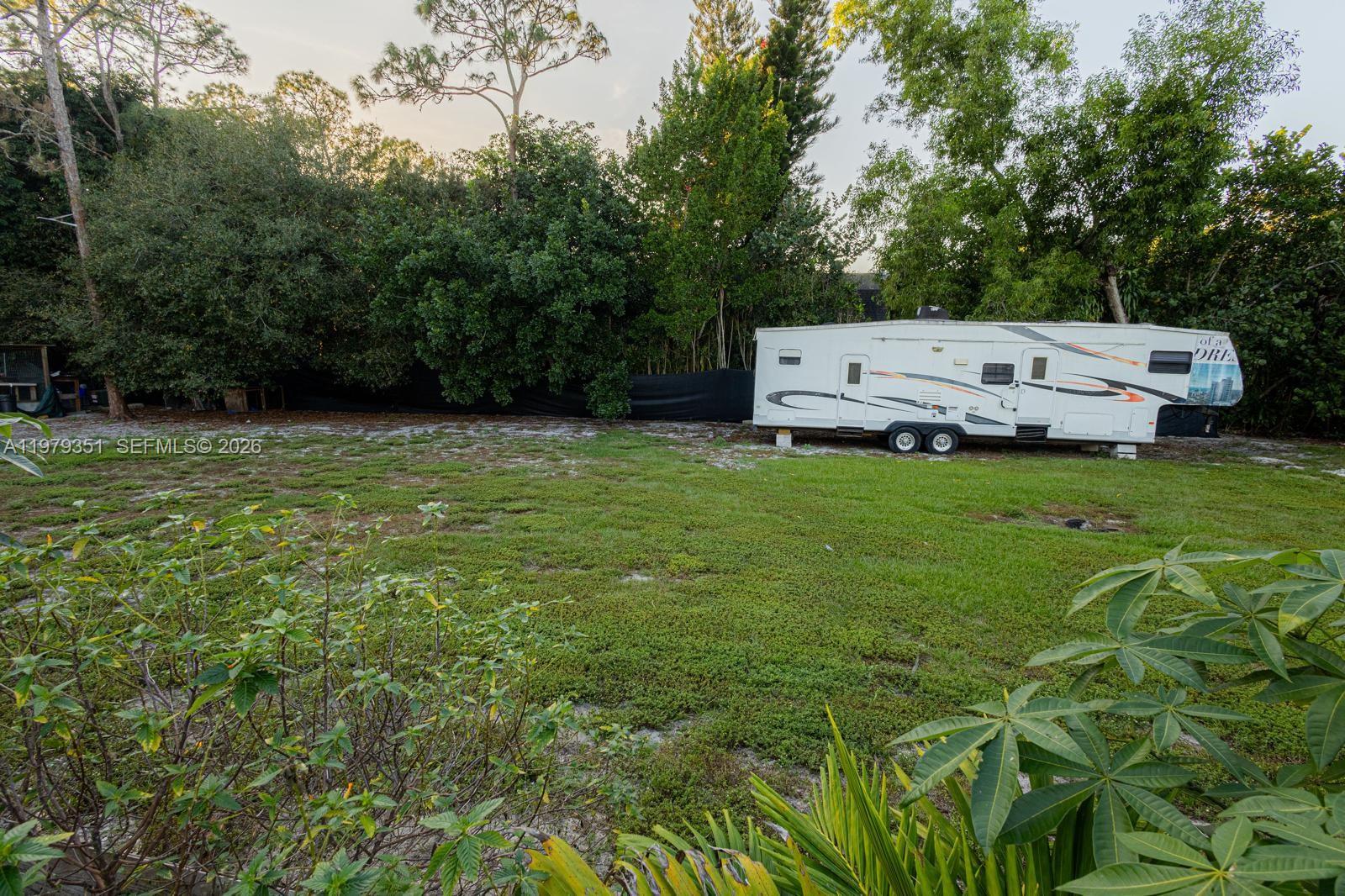 LOXAHATCHEE GROVES - Residential