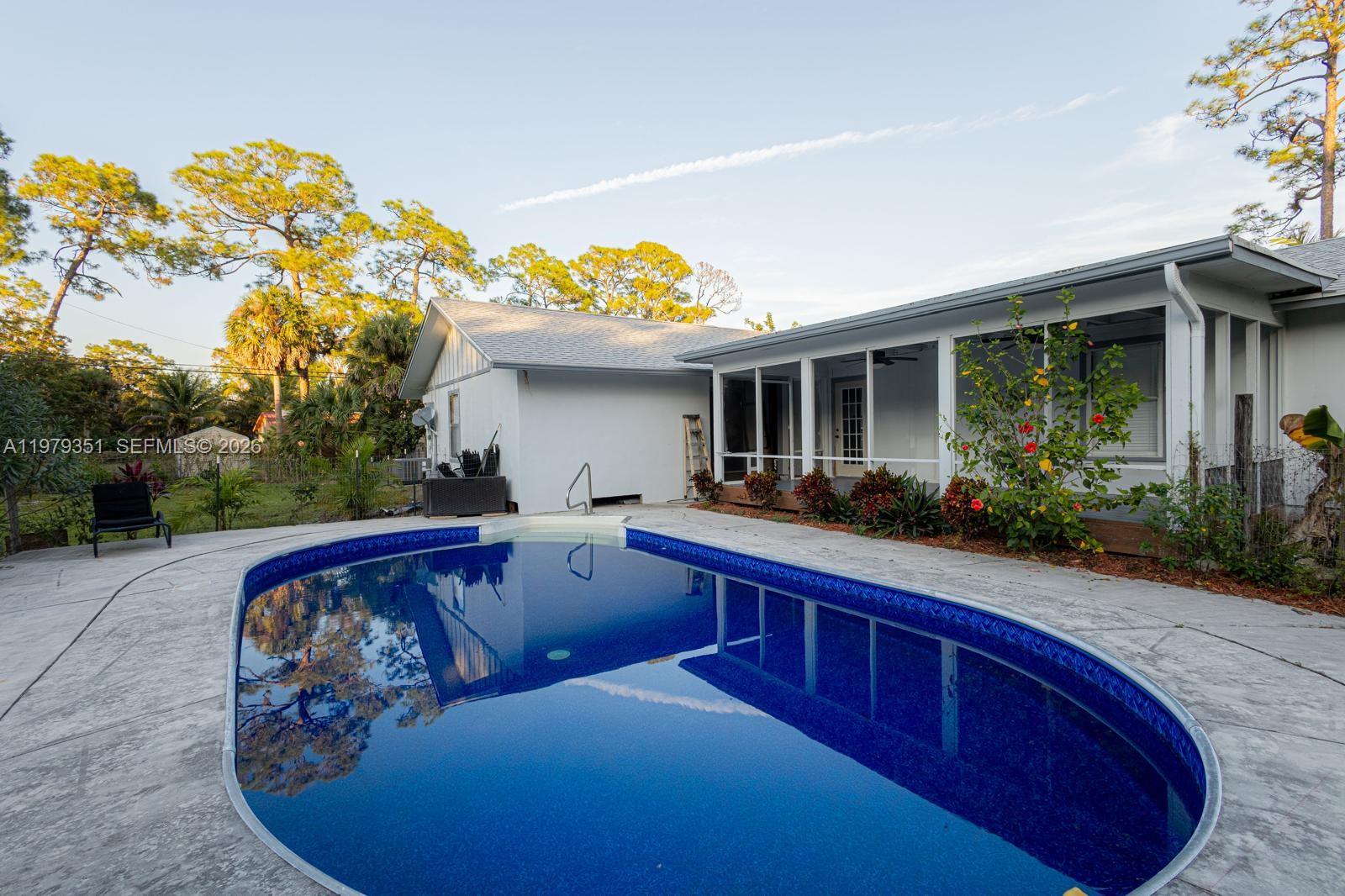 LOXAHATCHEE GROVES - Residential