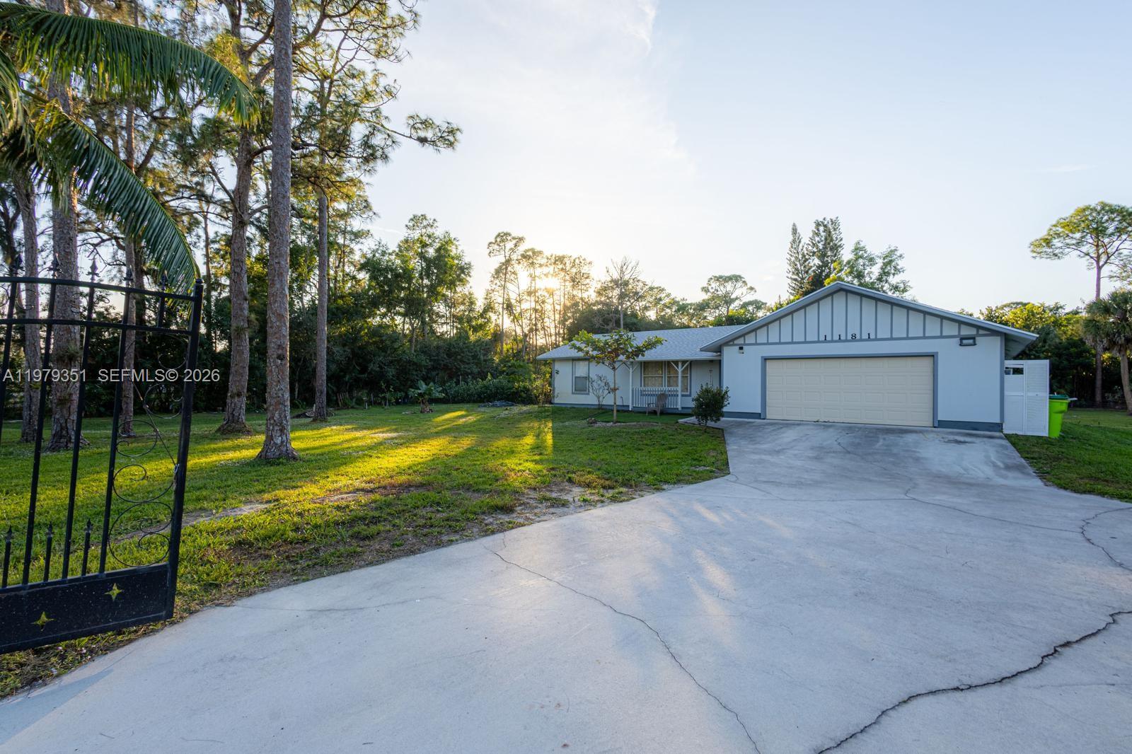 LOXAHATCHEE GROVES - Residential
