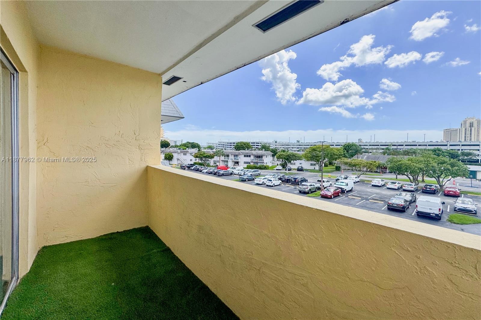 VILLAGE AT DADELAND CONDO - Residential Lease