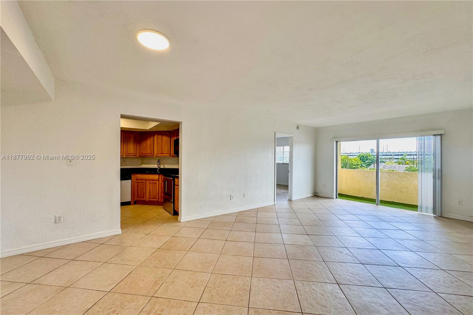 VILLAGE AT DADELAND CONDO - Residential Lease