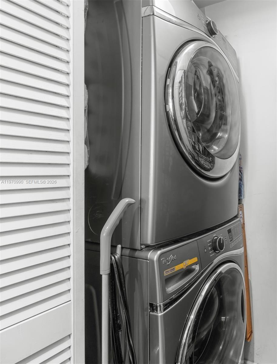 VIZCAYNE SOUTH CONDO - Residential