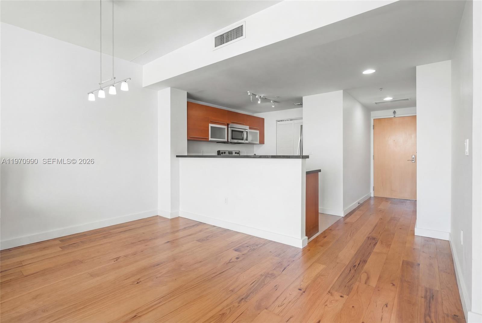 VIZCAYNE SOUTH CONDO - Residential