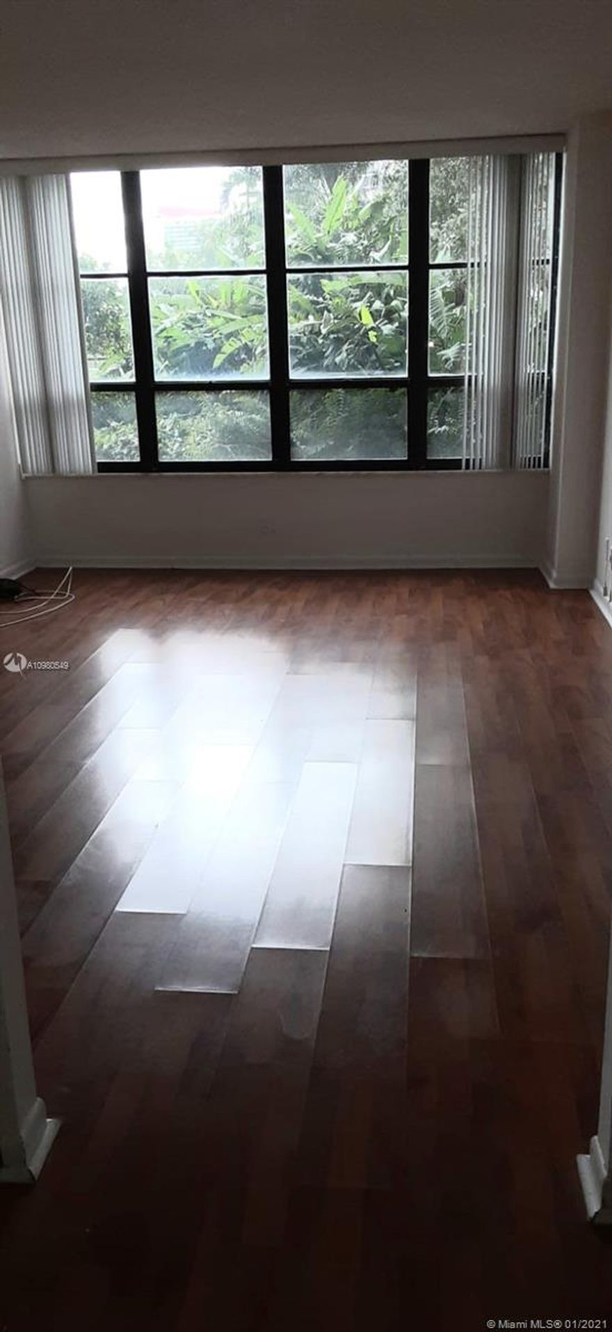 Beautifully renovated condo on the first floor, 1 Bathroom, walk-in closet, garden view, screened balcony, tile floors in the living room area, wood flooring in the bedroom. A great resort-style building, walking distance from Gulfstream Casino, Race track, Shopping Village with fine dining and entertainment.