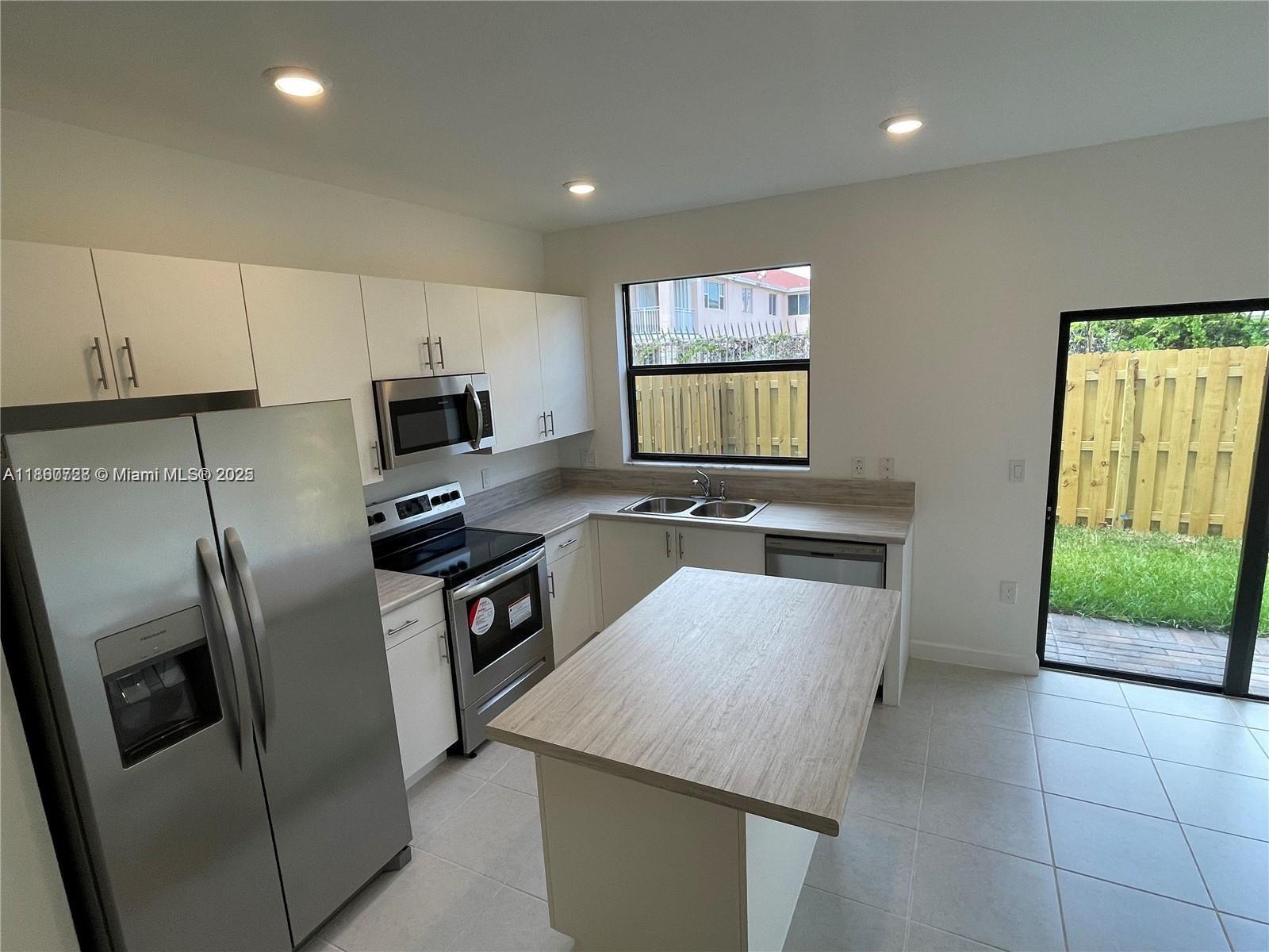 Via Ventura 20671 - FOR RENT townhouse (model Andalusia ).
3 bedrooms + 3 bathrooms. 1,330 sqf.
Downstairs: 1bedr + 1full bath... the rest on 2nd floor.
Conveniently located in PASEOS VIA VENTURA (development by Lennar).Â
Smarthome ready unit. Beautiful curb look with front garden, also backyard with grass.
Smart wifi thermostat, balcony, washer&dryer, tankless water heater, Ring video doorbell, digital door lock. Stainless
Stell appliances. Two assigned parking spaces.
Nice community, pool by lake, gym, community room, kids playzone. Close to highways (i95 & Turnpike), shops, banks,
supermarkets, and 15 min to Aventura Mall.Â
Req: CS 650min. 1st month + 2month security deposit (no last month).
::Recorded videotour available::