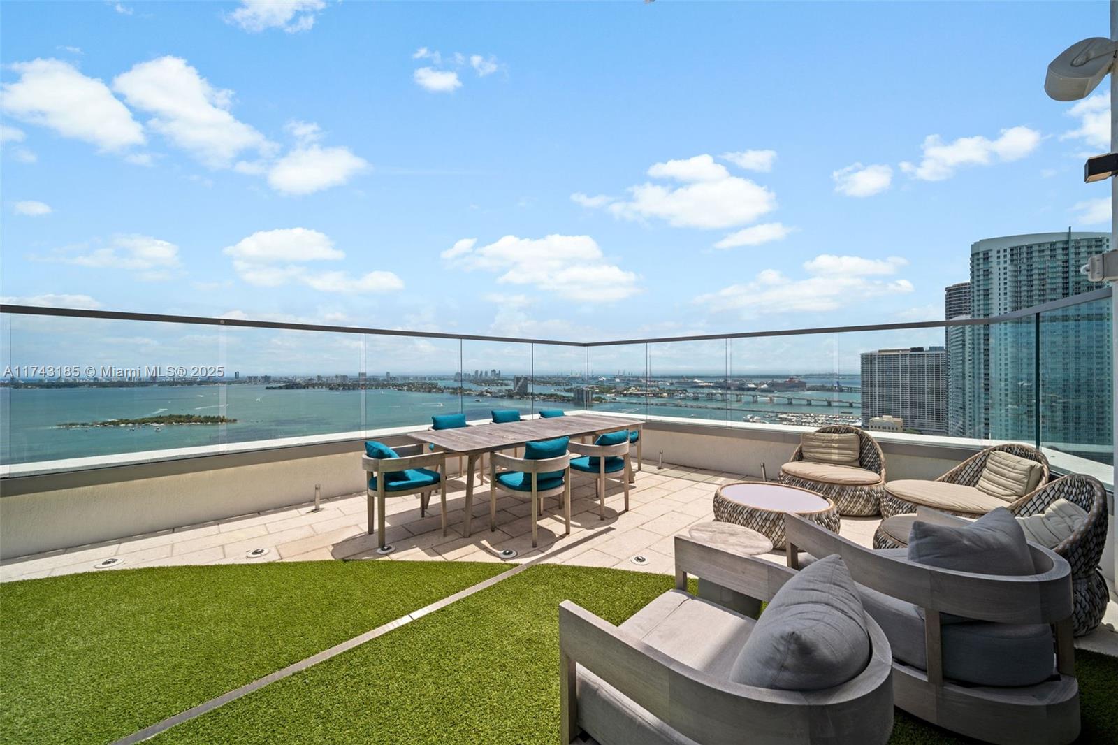 2150 N Bayshore Dr 1105, Miami, Broward County, Florida - 2 Bedrooms  
2 Bathrooms - 