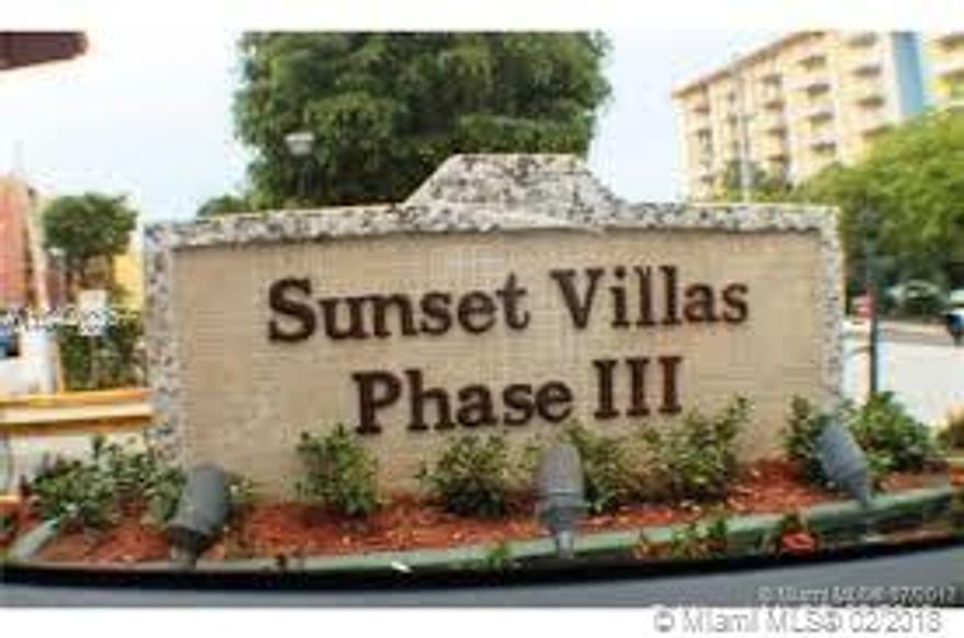 Beautiful remodeled apartment, centrally located, with easy access to the main streets of Miami. A few minutes from Miami International Airport and very close to Downtown, Coral Gables, Le June, etc.
Ideal for investors, with a return of 7.25% per annum. Do not miss this wonderful opportunity
Rent is calculated at $ 1,450 per month (calculated at 11 months $ 10,512.60)
monthly tax $ 1,849
HOA $ 299