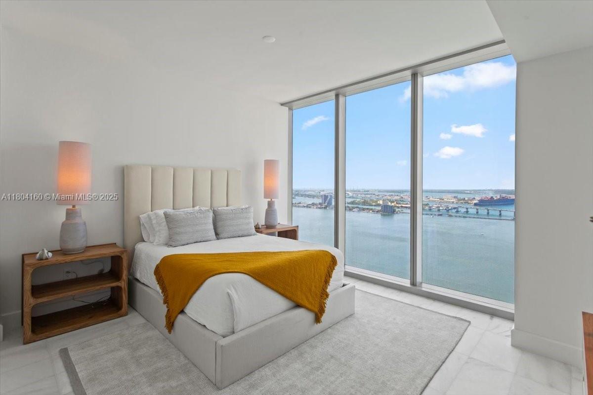 EDGEWATER - Residential