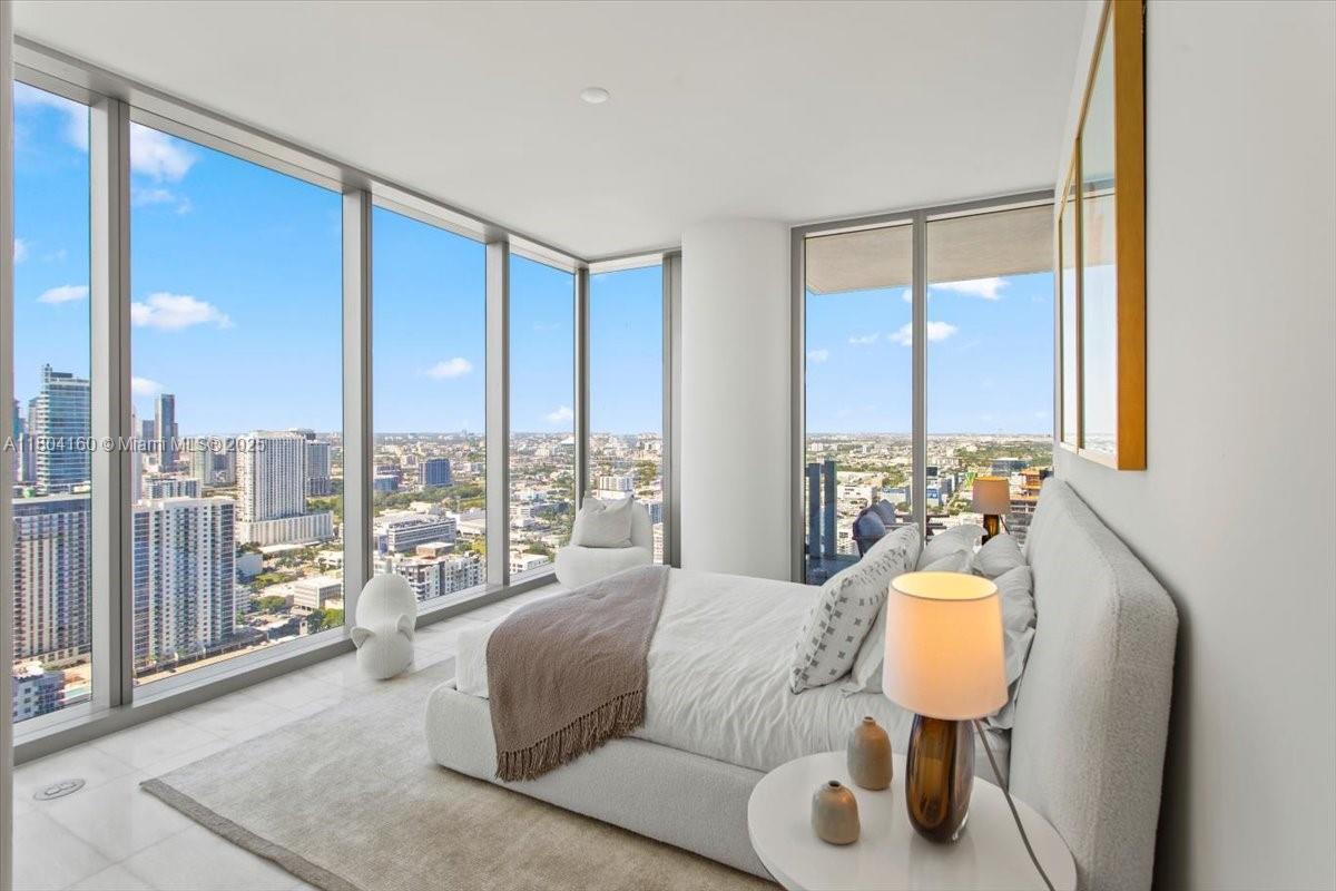 EDGEWATER - Residential
