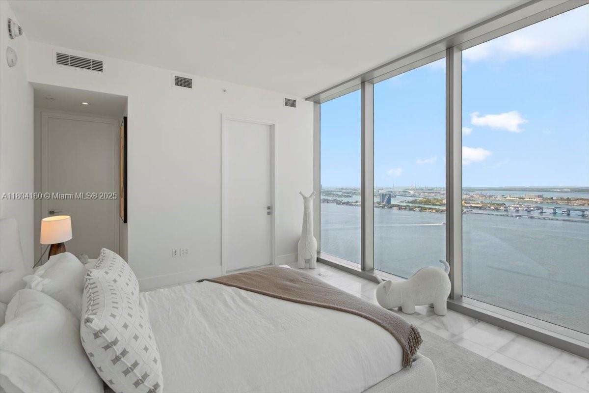 EDGEWATER - Residential