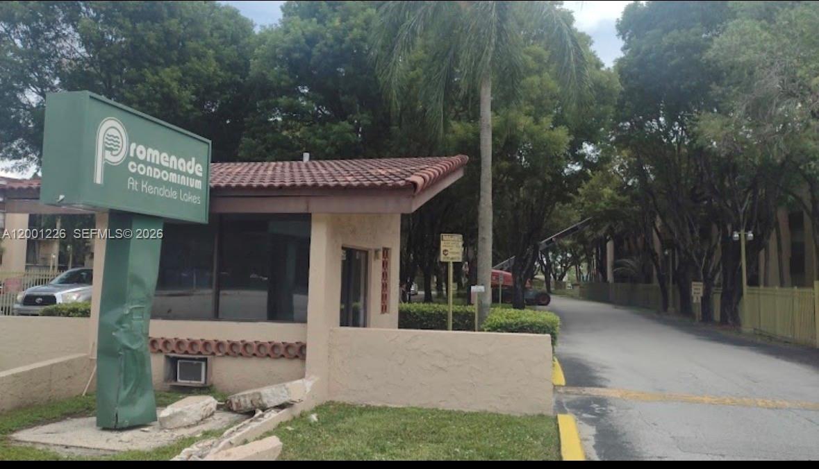 PROMENADE AT KENDALE LAKE - Residential Lease