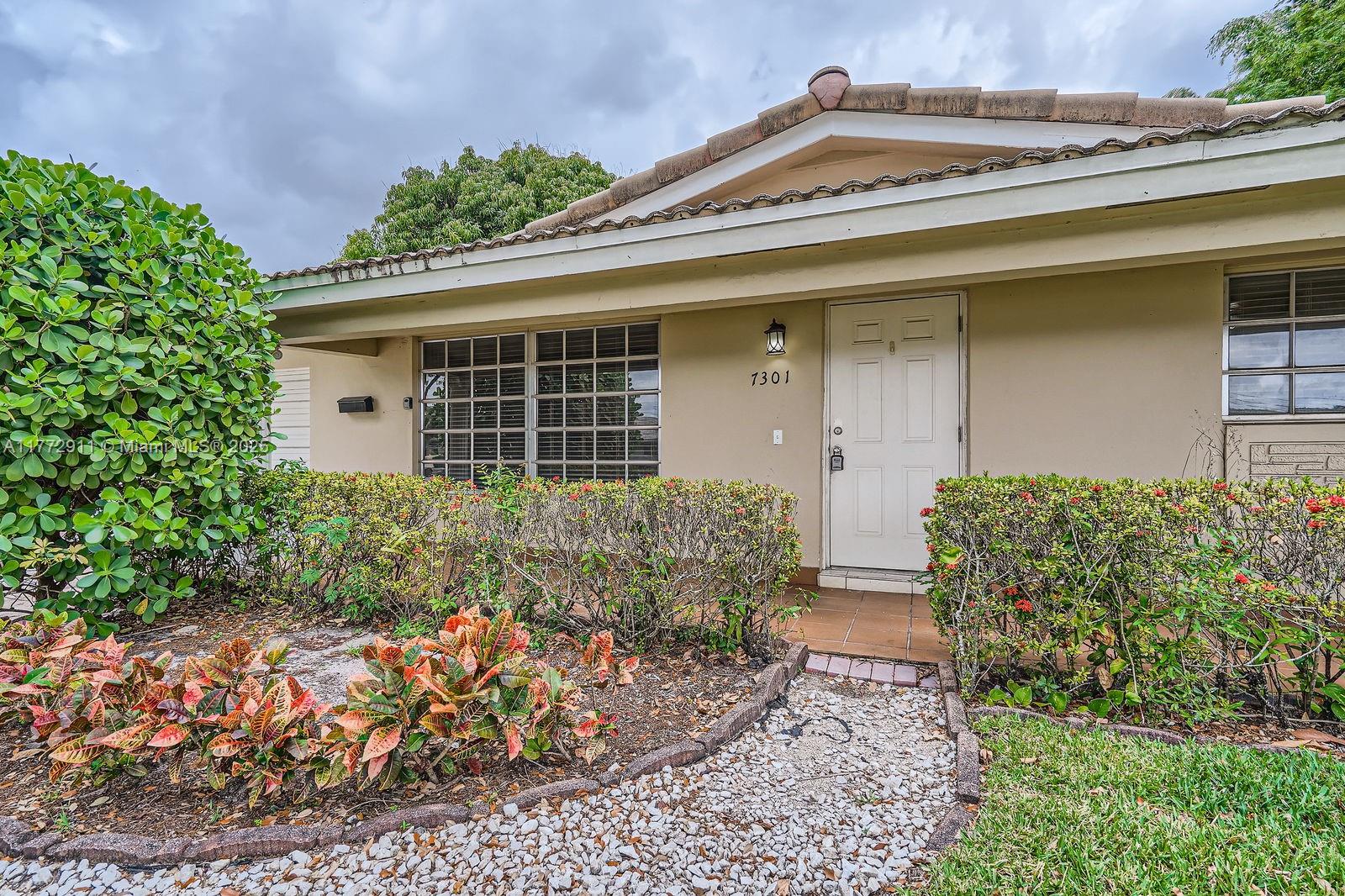 MIRROR LAKE ESTATES SEC T - Residential