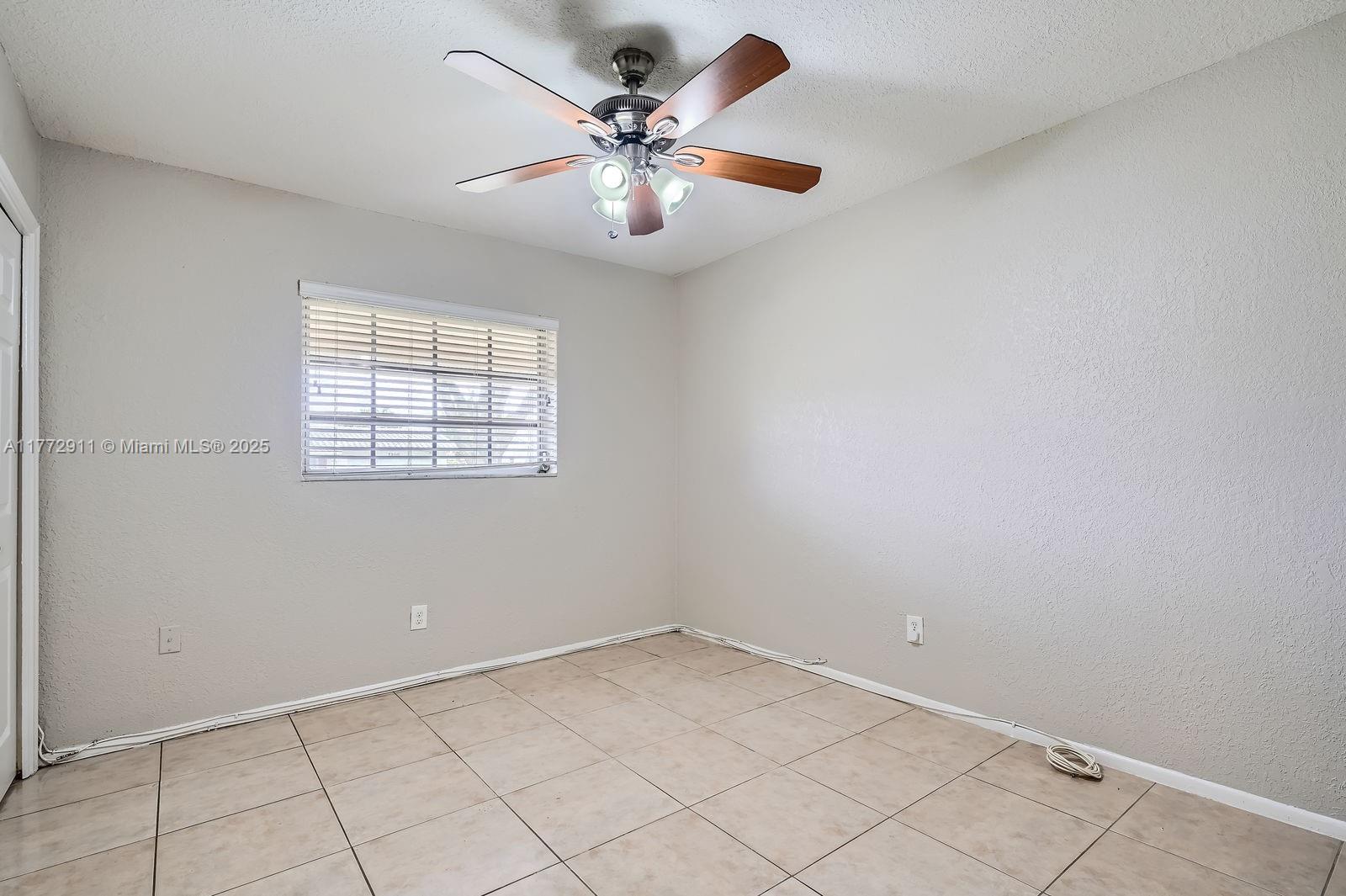 MIRROR LAKE ESTATES SEC T - Residential