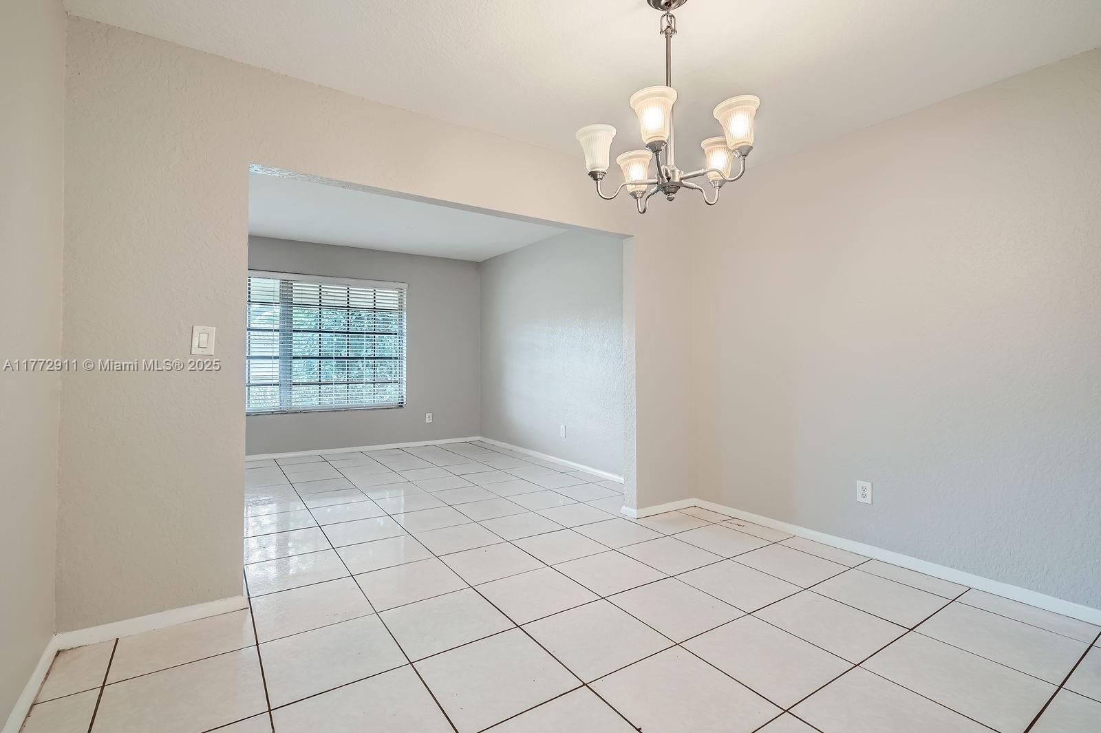 MIRROR LAKE ESTATES SEC T - Residential