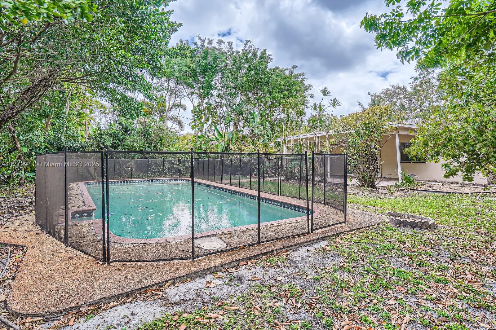MIRROR LAKE ESTATES SEC T - Residential