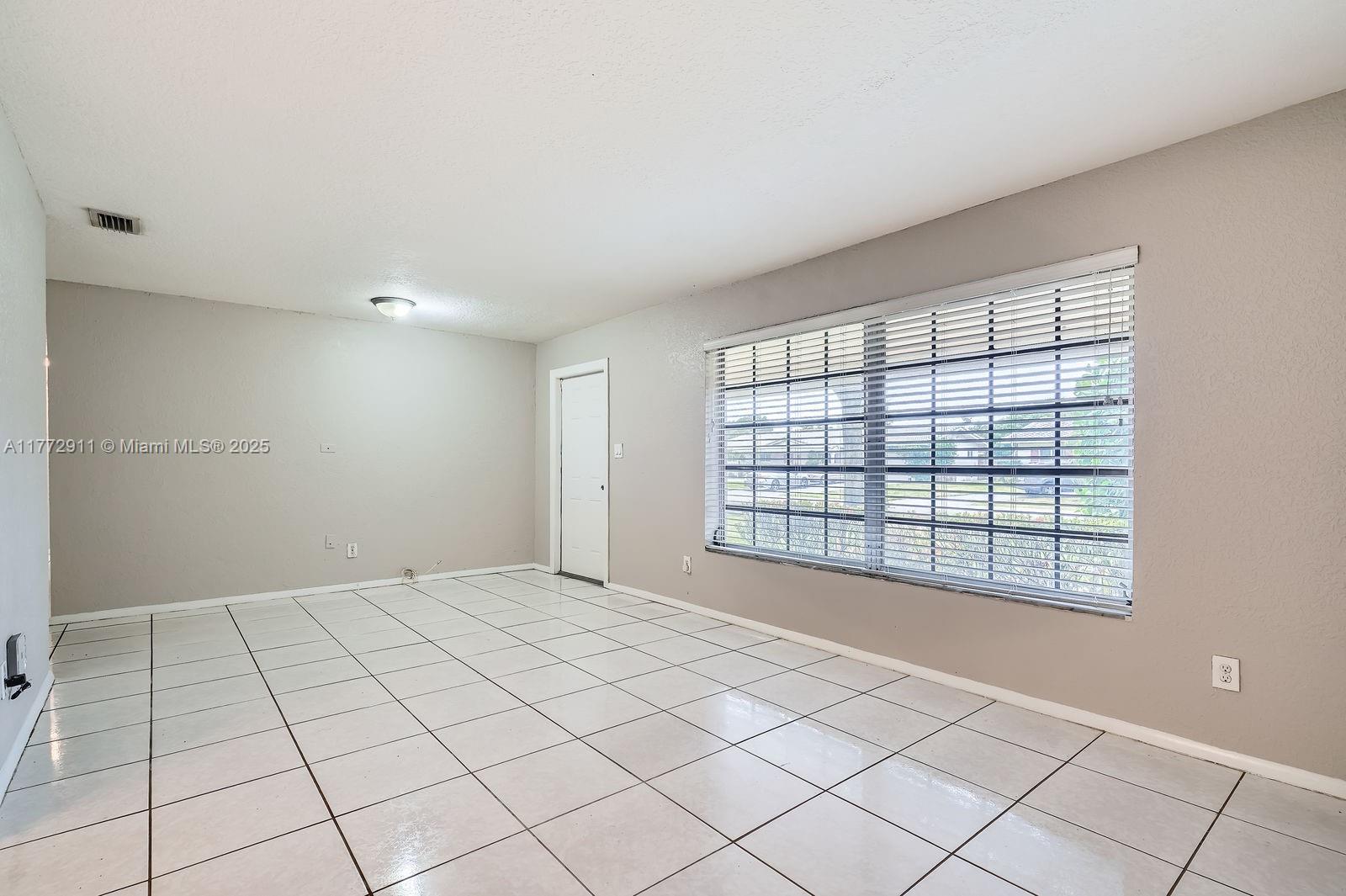 MIRROR LAKE ESTATES SEC T - Residential