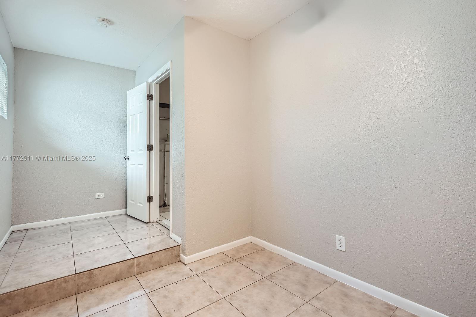 MIRROR LAKE ESTATES SEC T - Residential