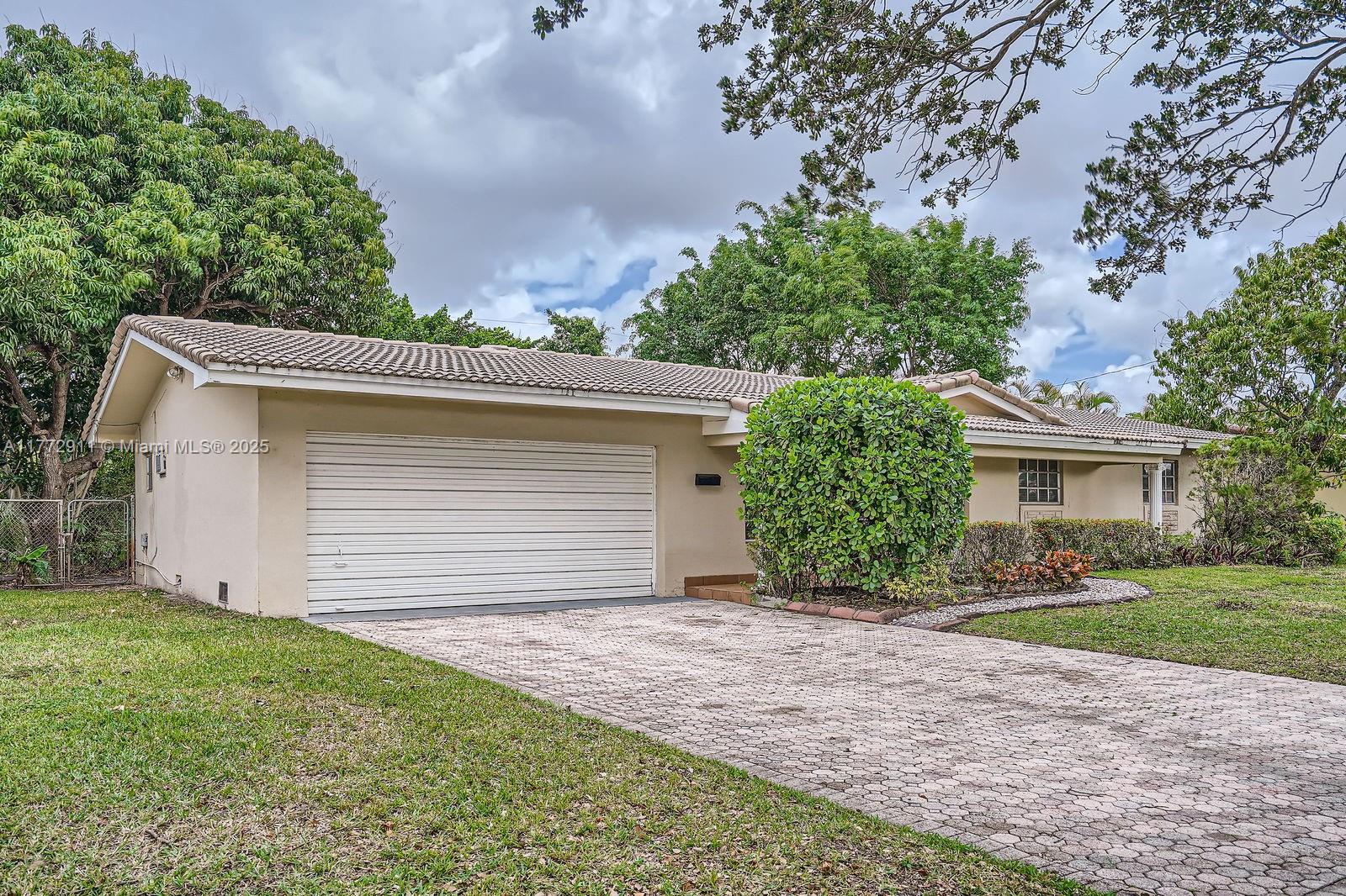 MIRROR LAKE ESTATES SEC T - Residential