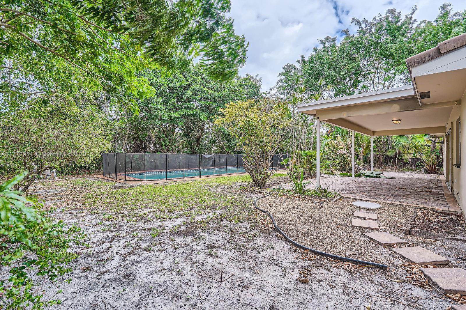 MIRROR LAKE ESTATES SEC T - Residential