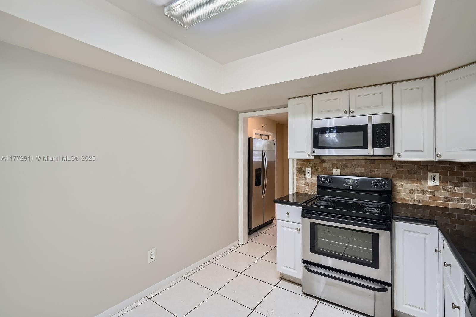 MIRROR LAKE ESTATES SEC T - Residential