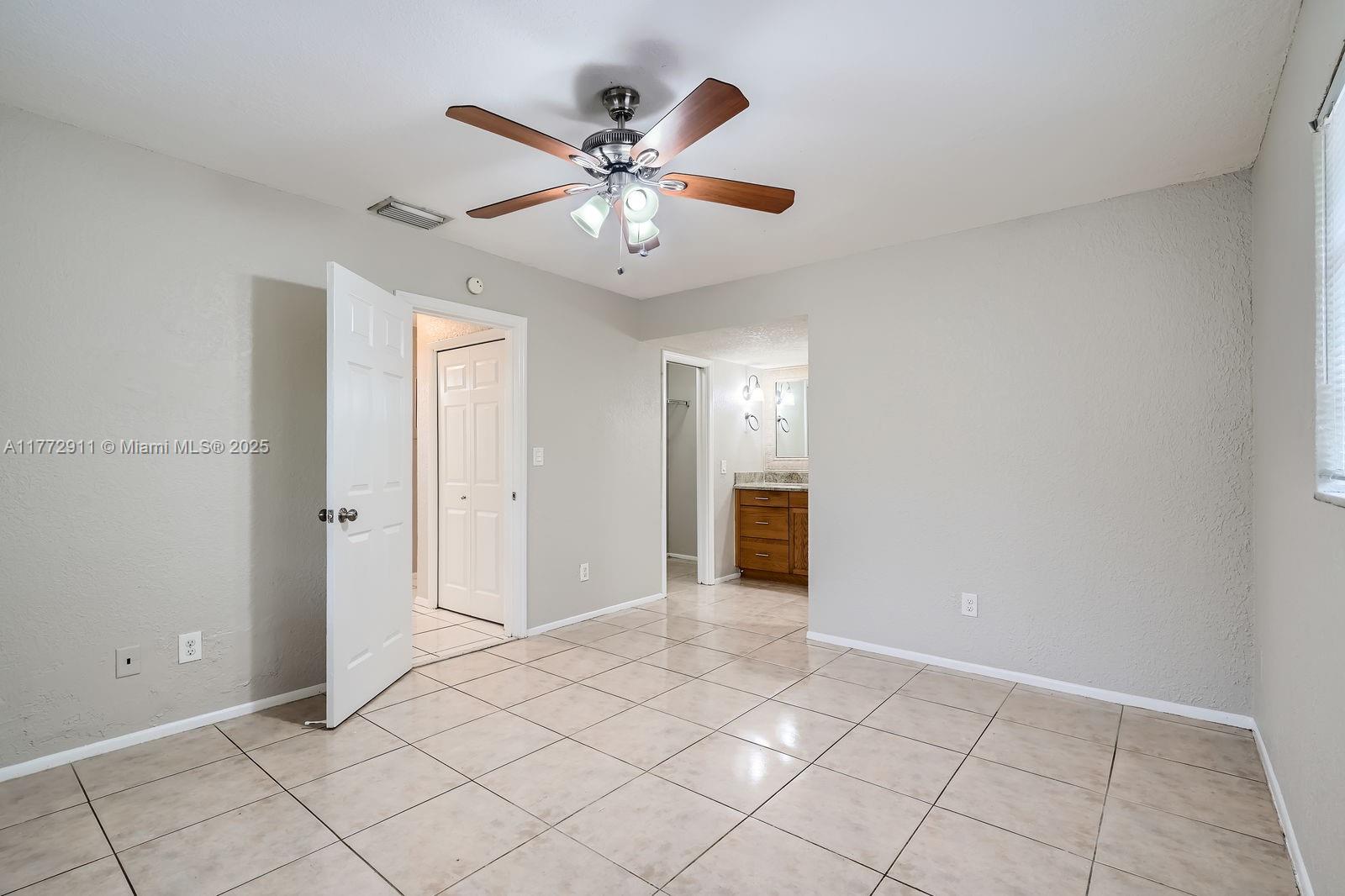 MIRROR LAKE ESTATES SEC T - Residential