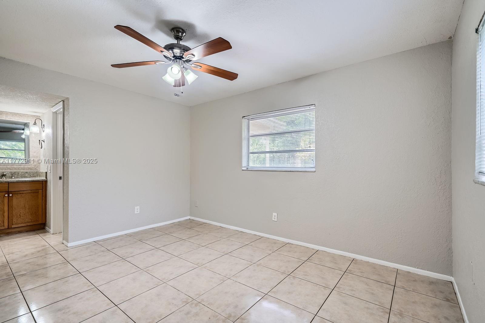 MIRROR LAKE ESTATES SEC T - Residential