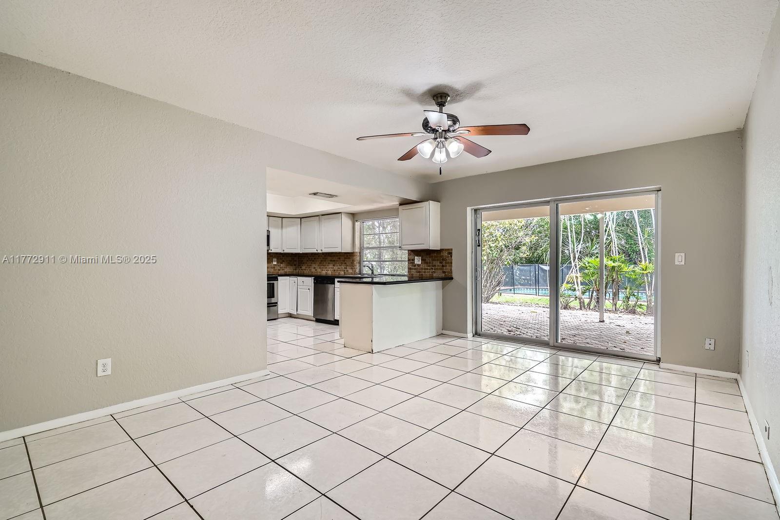 MIRROR LAKE ESTATES SEC T - Residential