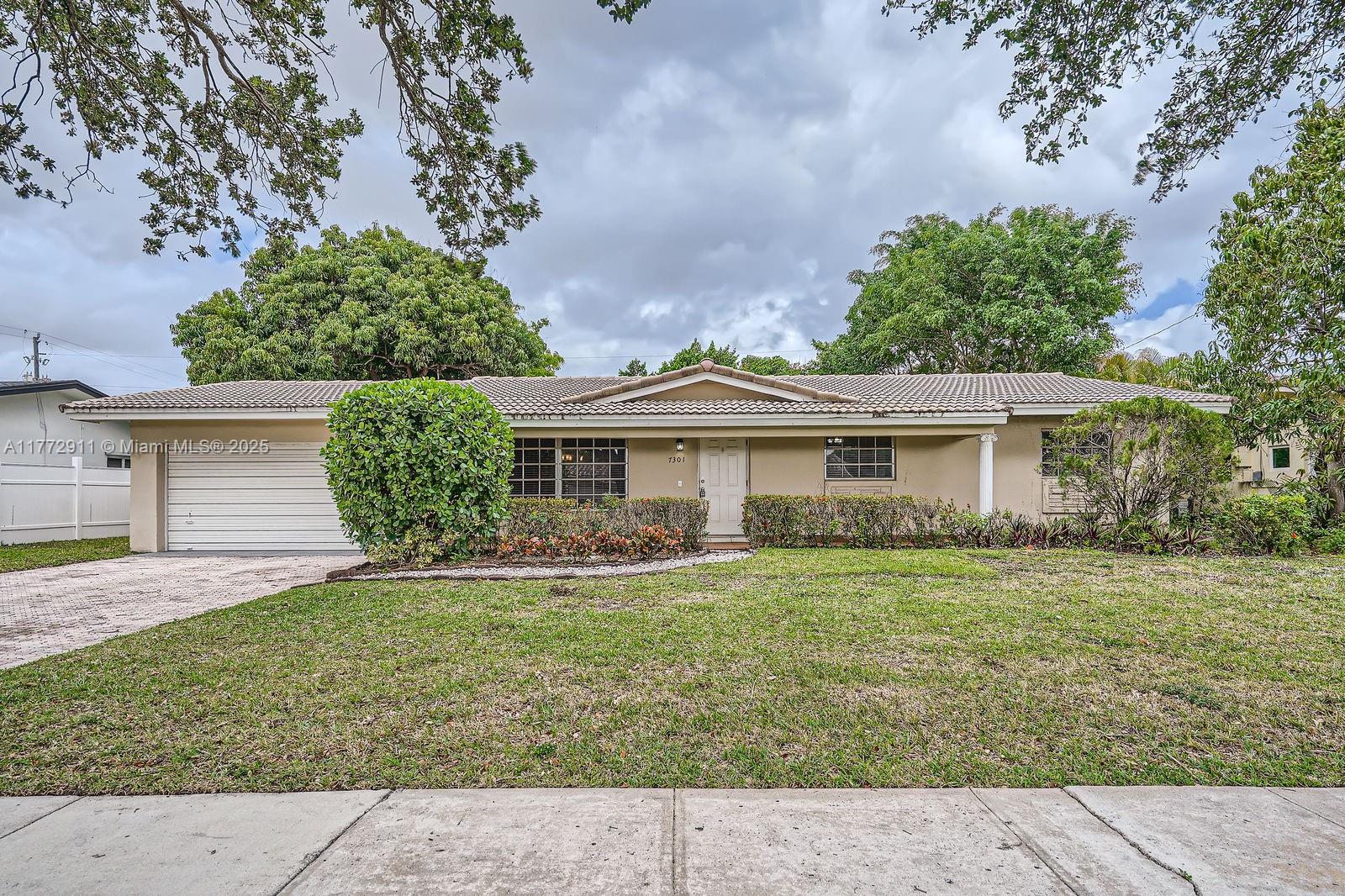 7301 Nw 11th St, Plantation, Miami-Dade County, Florida - 3 Bedrooms  
2 Bathrooms - 