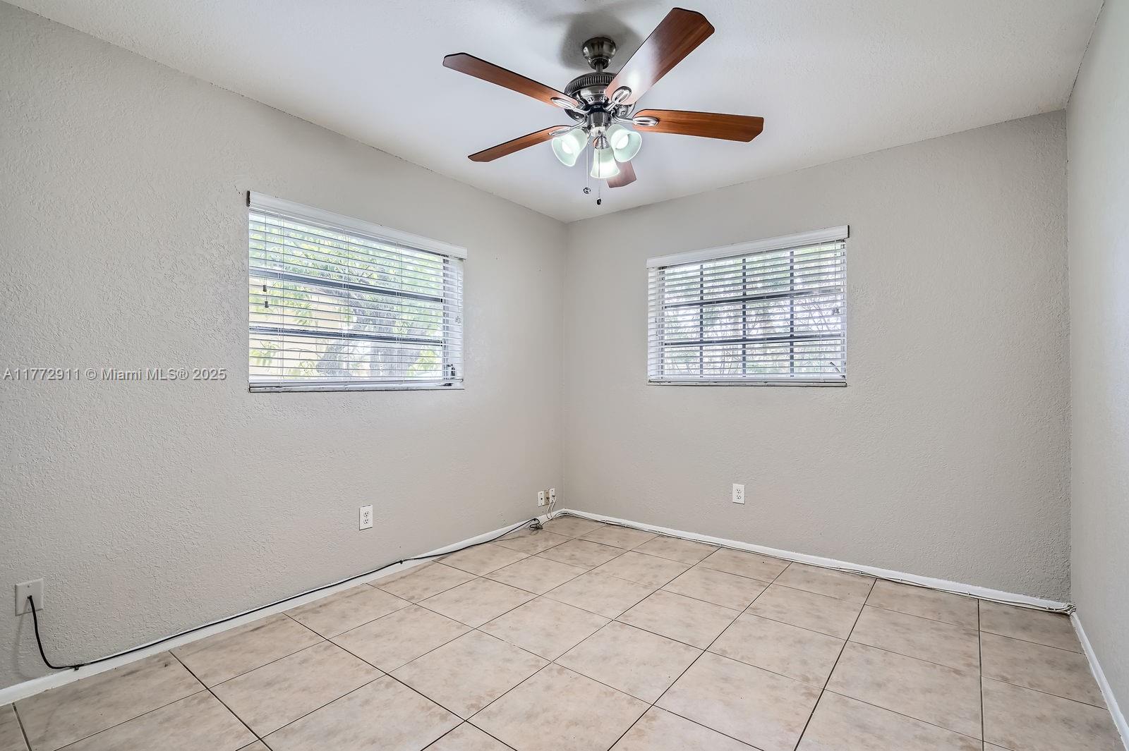 MIRROR LAKE ESTATES SEC T - Residential