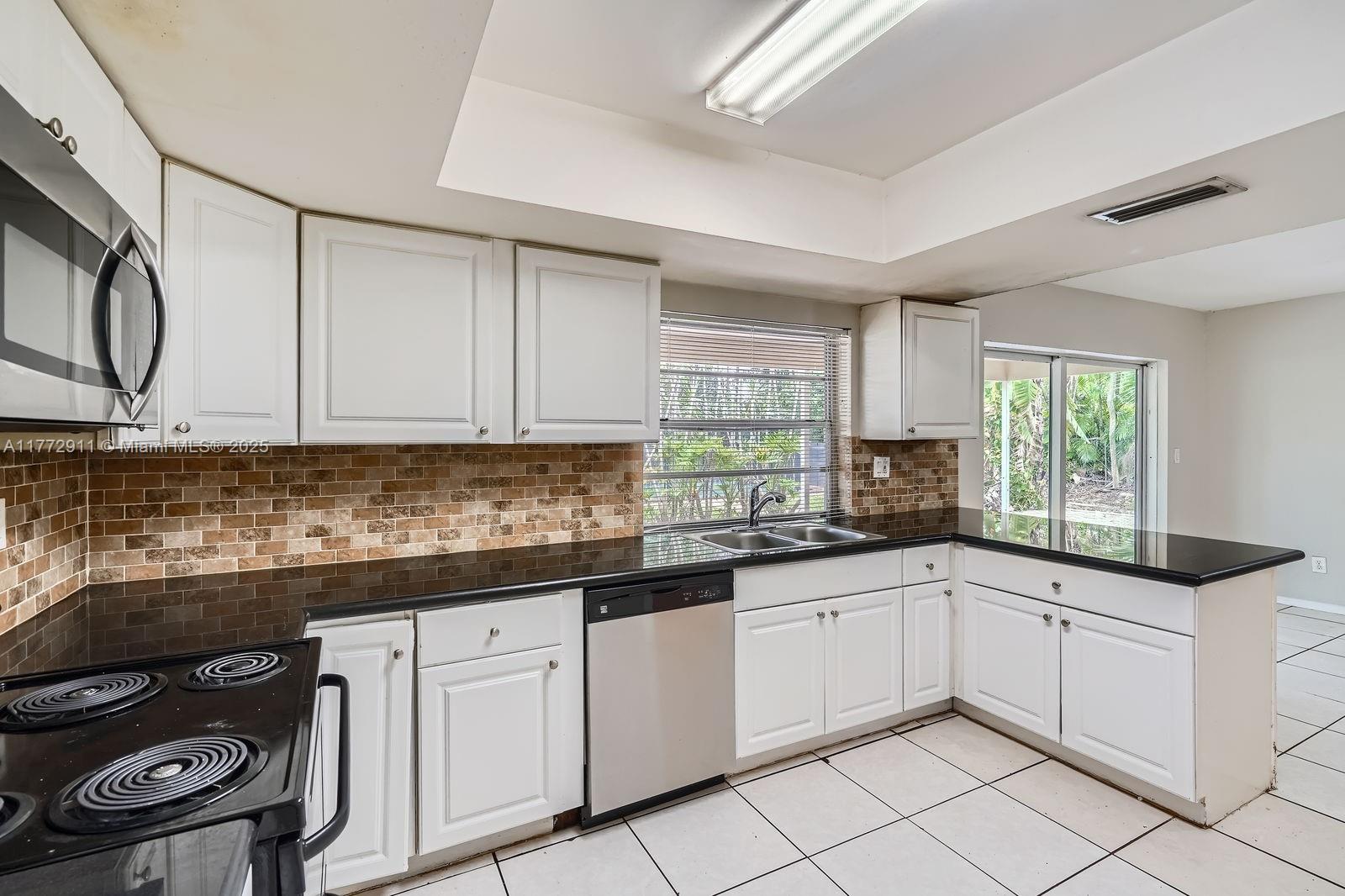 MIRROR LAKE ESTATES SEC T - Residential