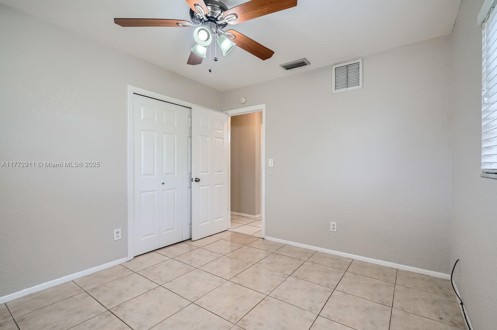 MIRROR LAKE ESTATES SEC T - Residential