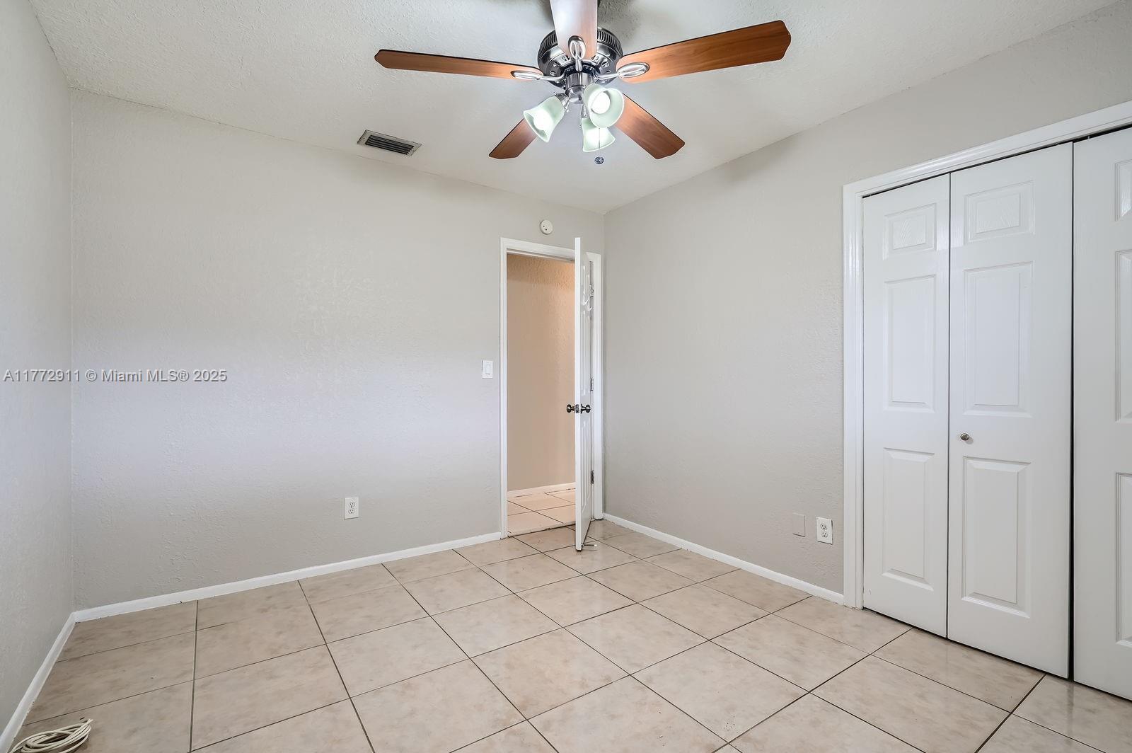 MIRROR LAKE ESTATES SEC T - Residential