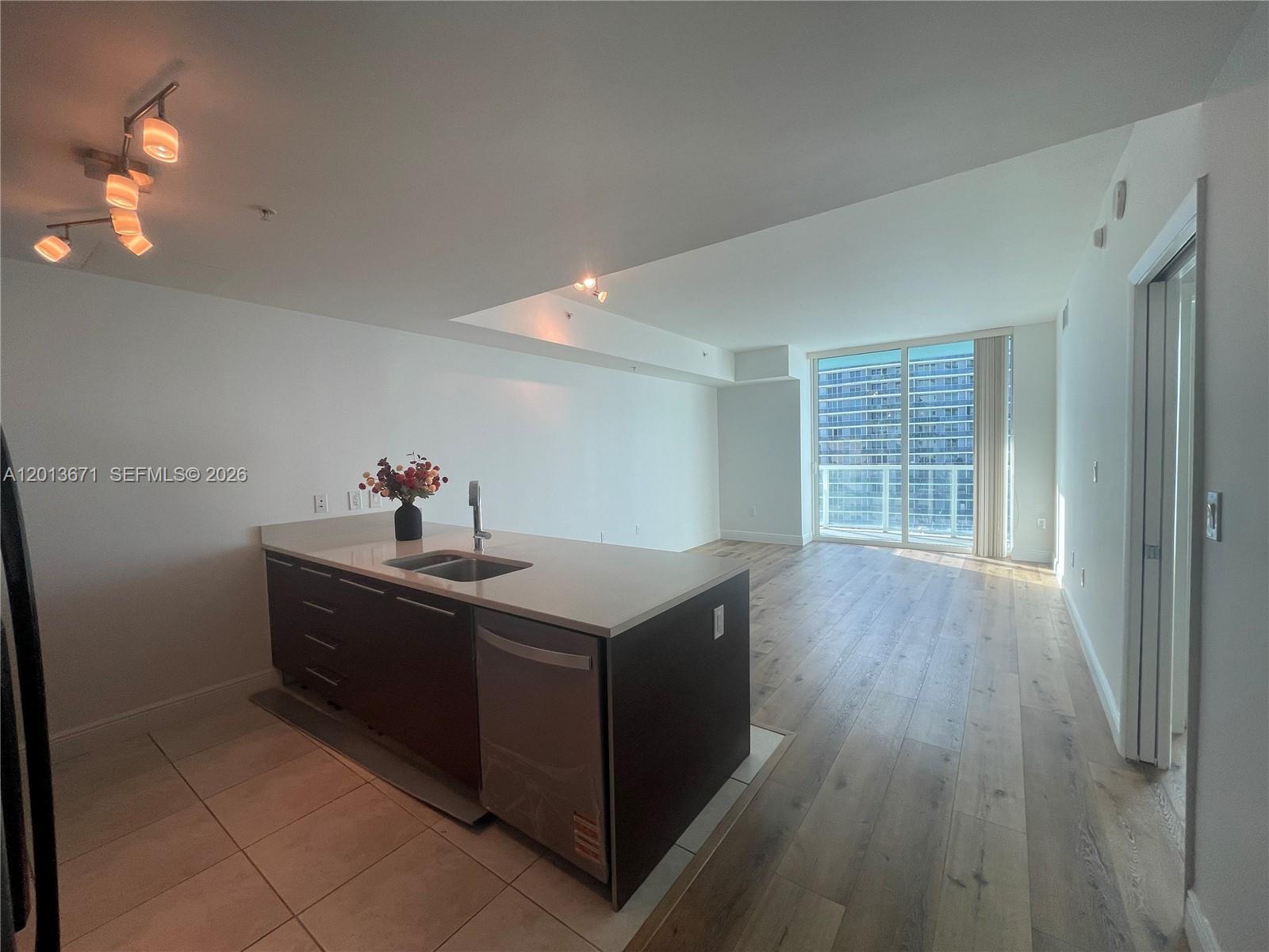 1900 N Bayshore Dr 4109