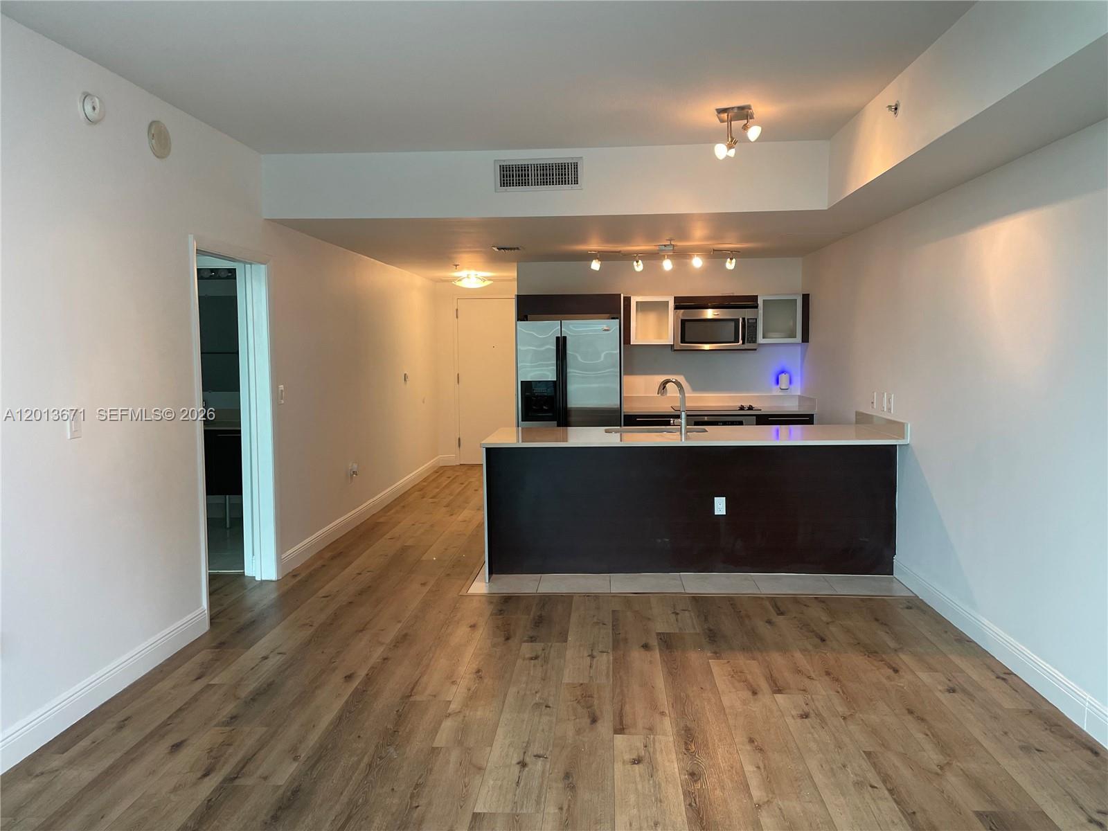 1900 N Bayshore Dr 4109