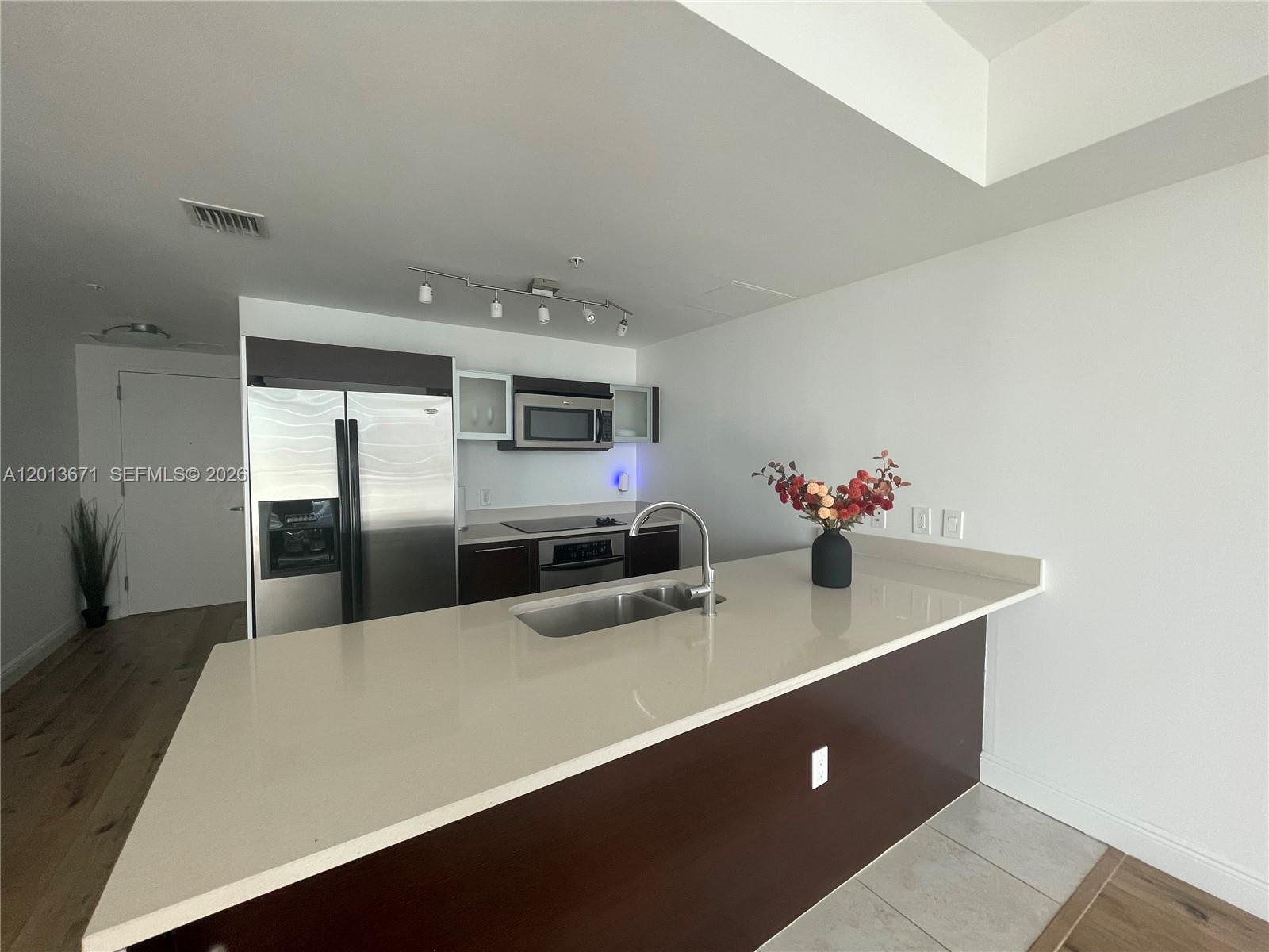 1900 N Bayshore Dr 4109
