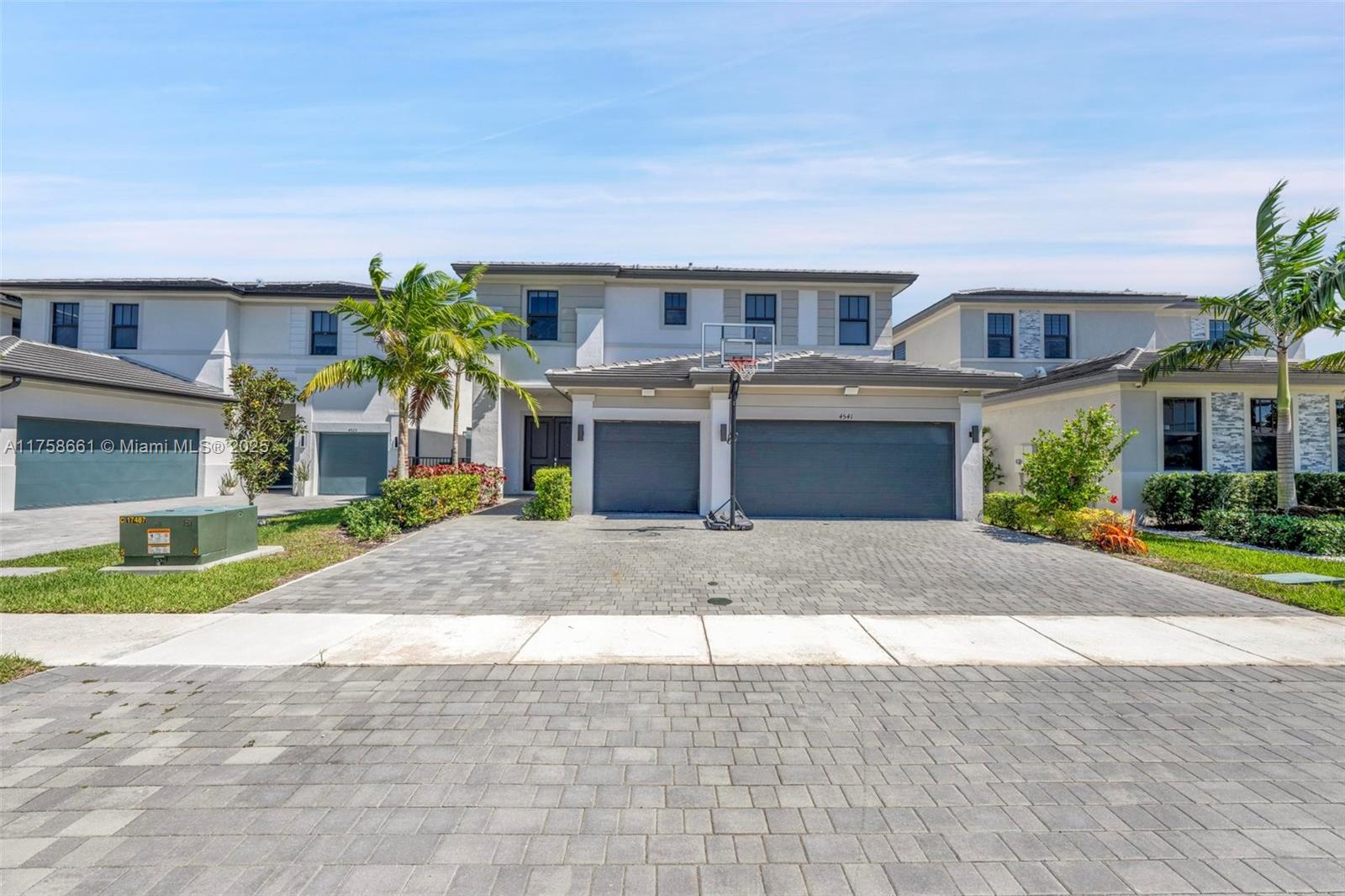 4541 SW 174th Ave